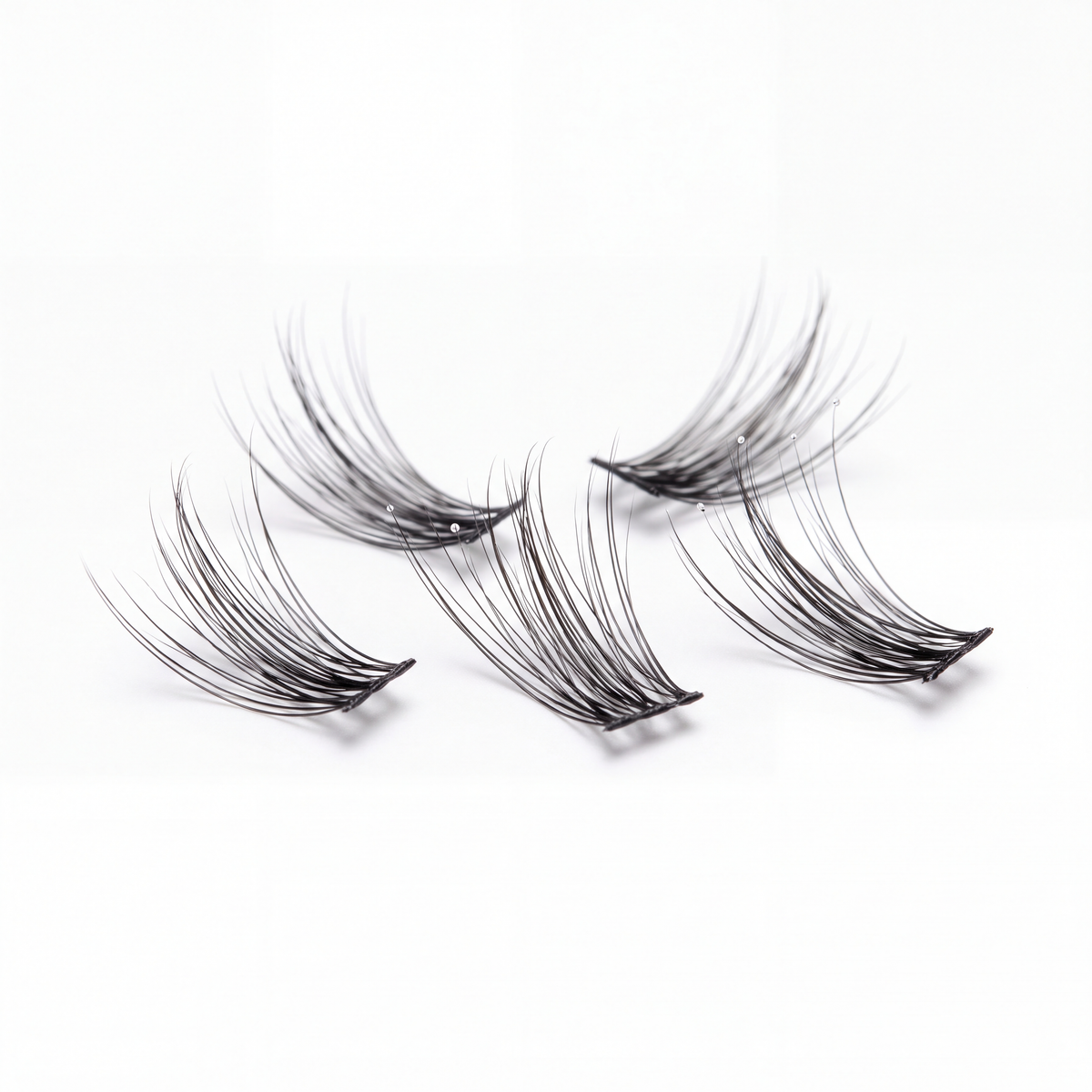 Lashling lash clusters macro — natural wispy D-curl fans